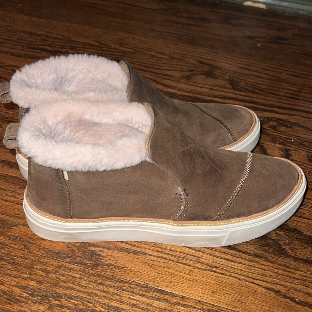 Tom’s mid platform sneaker